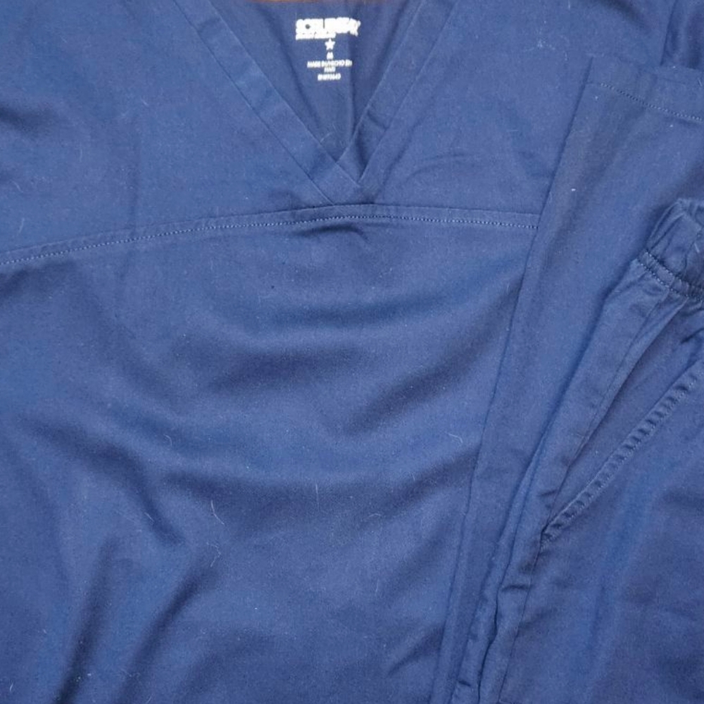Scrub Set - Picture 2 of 2